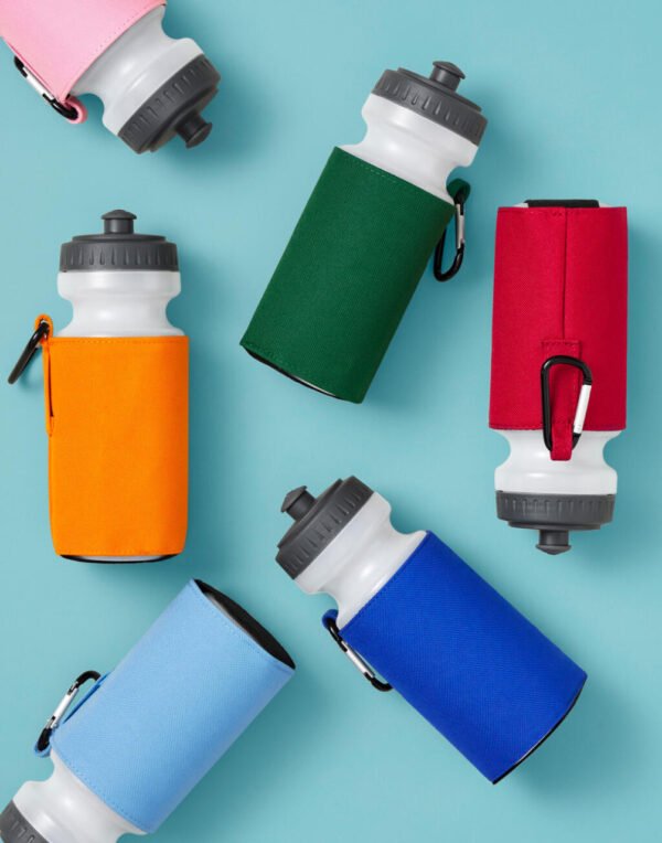 Botella con funda