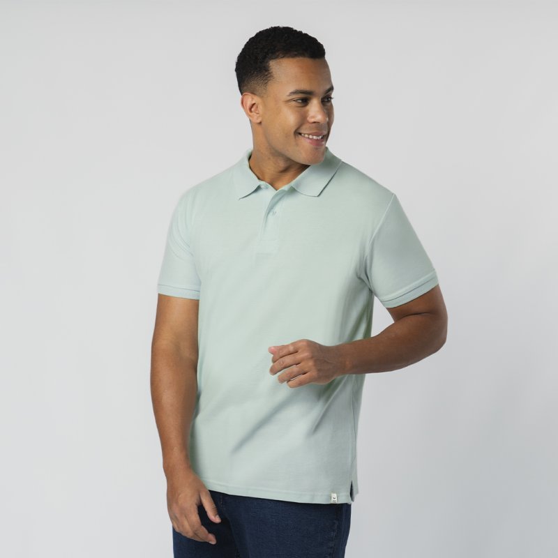 Polos personalizados para verano corporativo: guía 2026